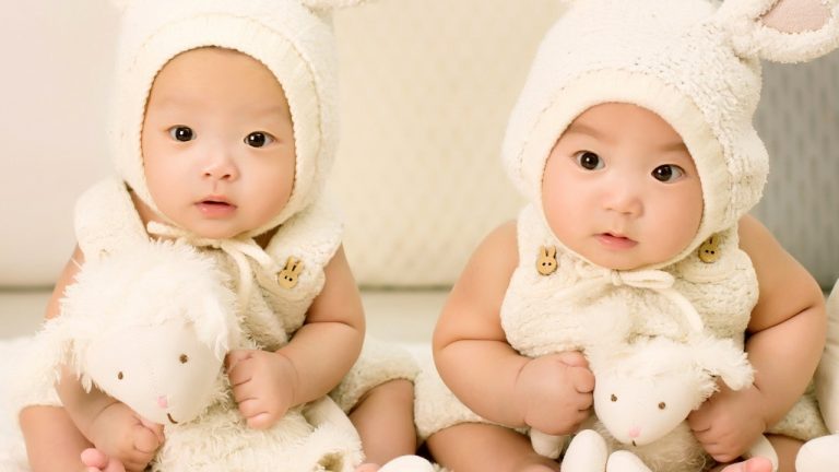 9 Types of Cribs for Twins (List)