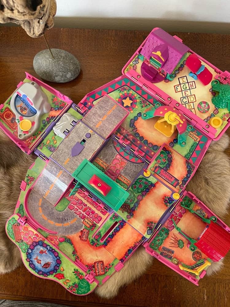 A Pound Puppies Play Sets with colorful designs from Etsy.