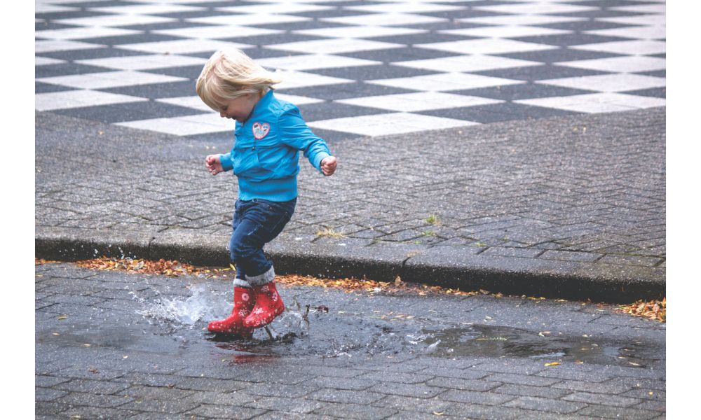 32 Fun Ways to Keep Your 1-Year-Old Entertained Outdoors 9 Splashing.