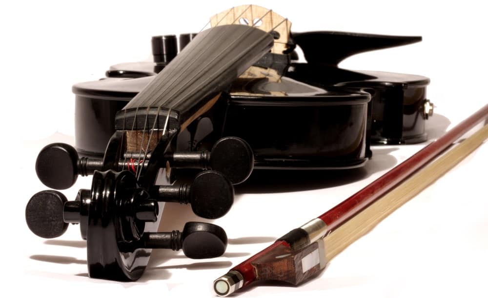 8 Popular Types of Violins 4 This is a close look at a black five-string violin.