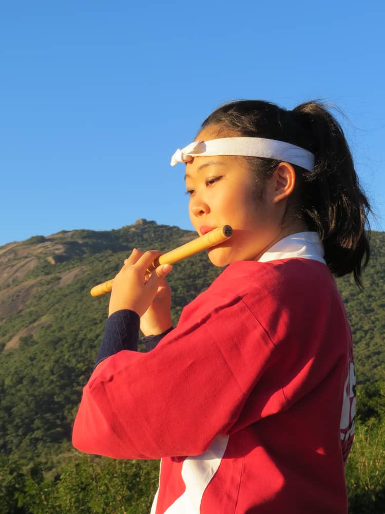 A girl playing the shinobue flute.