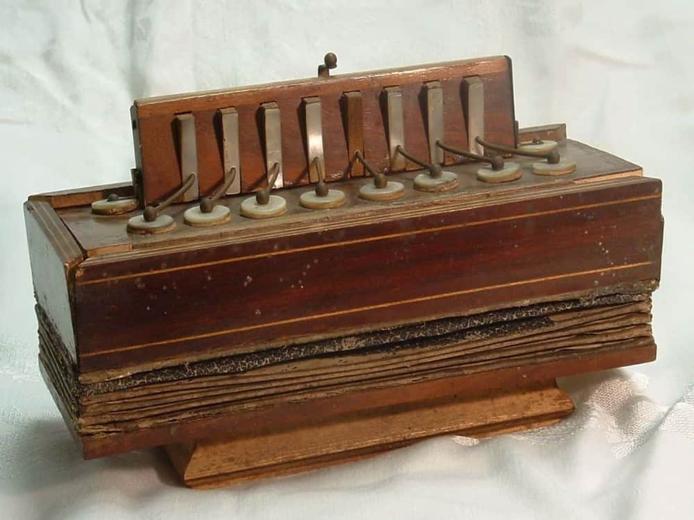 Bisonoric accordion