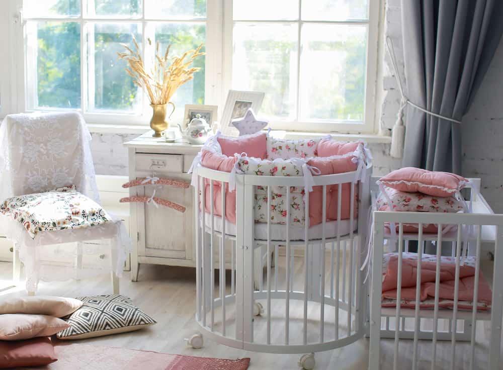 Types of cribs.