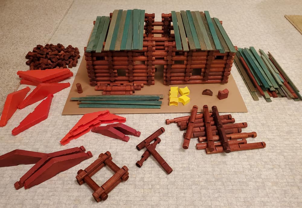 This is a set of vintage Lincoln Logs toy cabin.