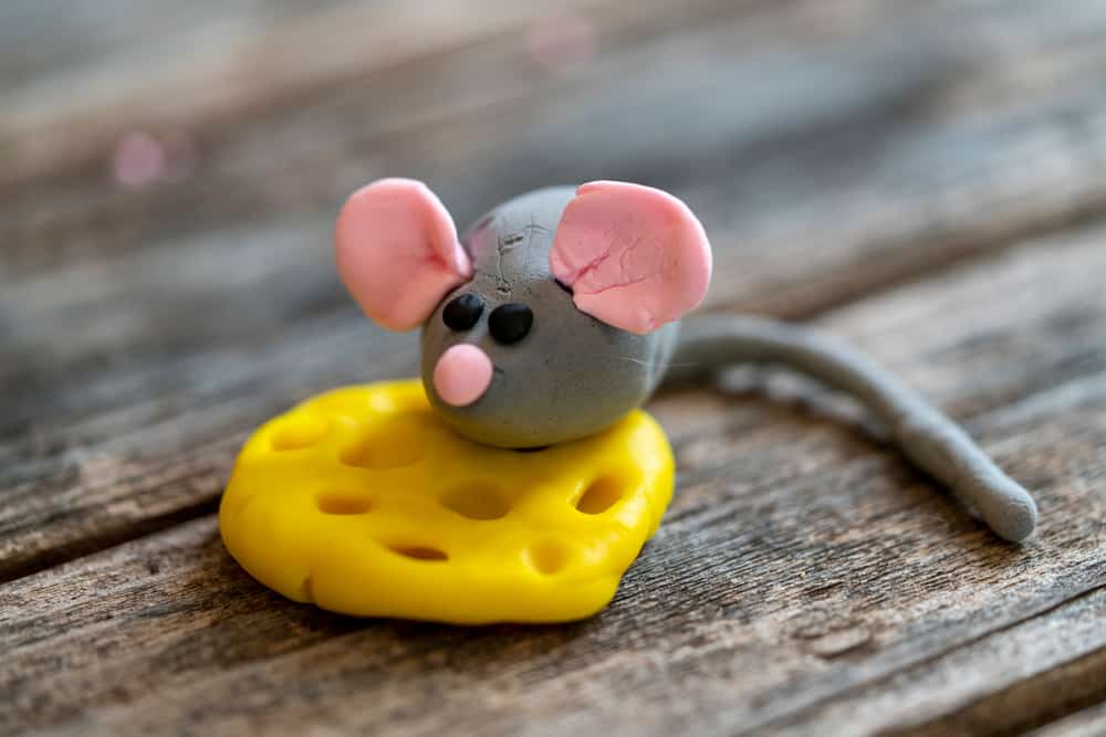 A mouse and a piece of cheese made from air-dry clay.