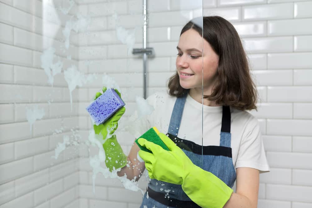 44 Best Chores for Teenagers 5 Teen cleaning her bathroom.