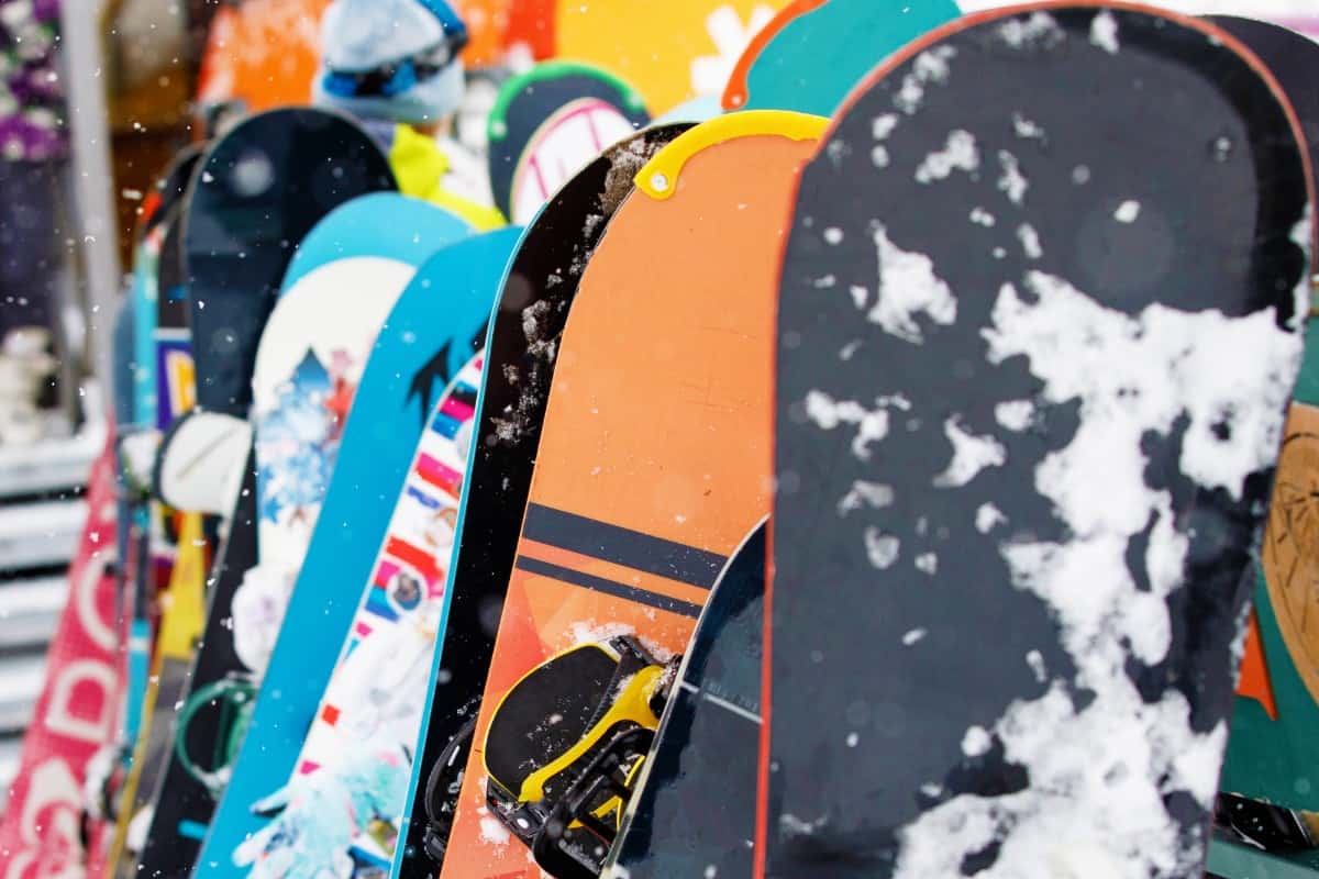 4 Popular Types of Snowboards for Kids 2 A row of ski snowboards
