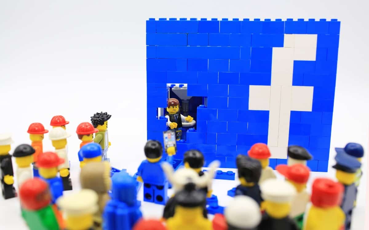 Where Can You Buy Used LEGO Sets? 5 Lego mini figures with Facebook bricks.