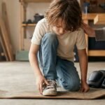 child sizing skateboard deck width against shoe